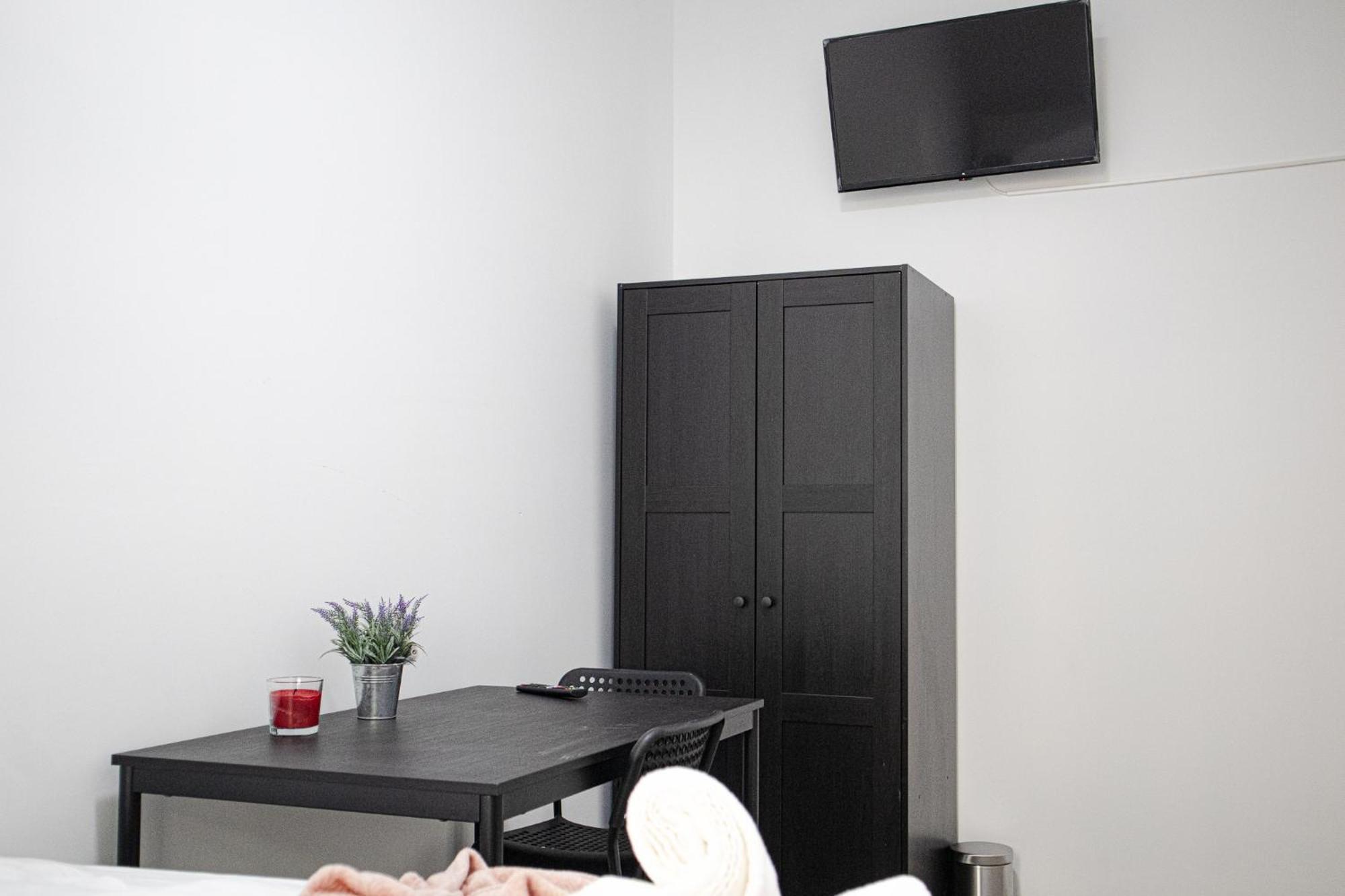 Affordable 5-Br Shared Apartment / Enkplatz U3 Getaway ウィーン エクステリア 写真
