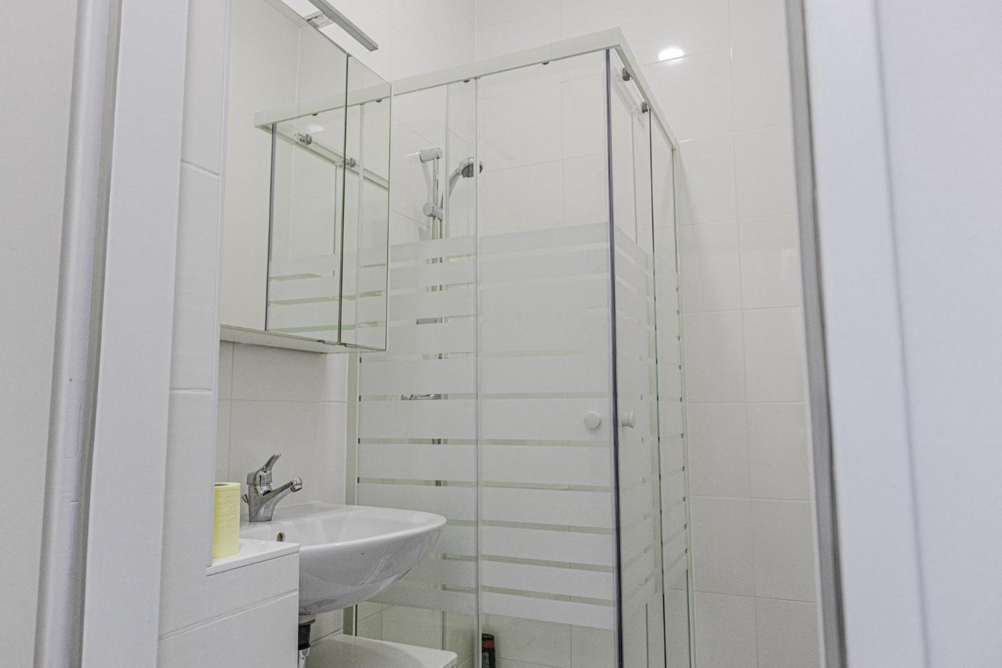 Affordable 5-Br Shared Apartment / Enkplatz U3 Getaway ウィーン エクステリア 写真