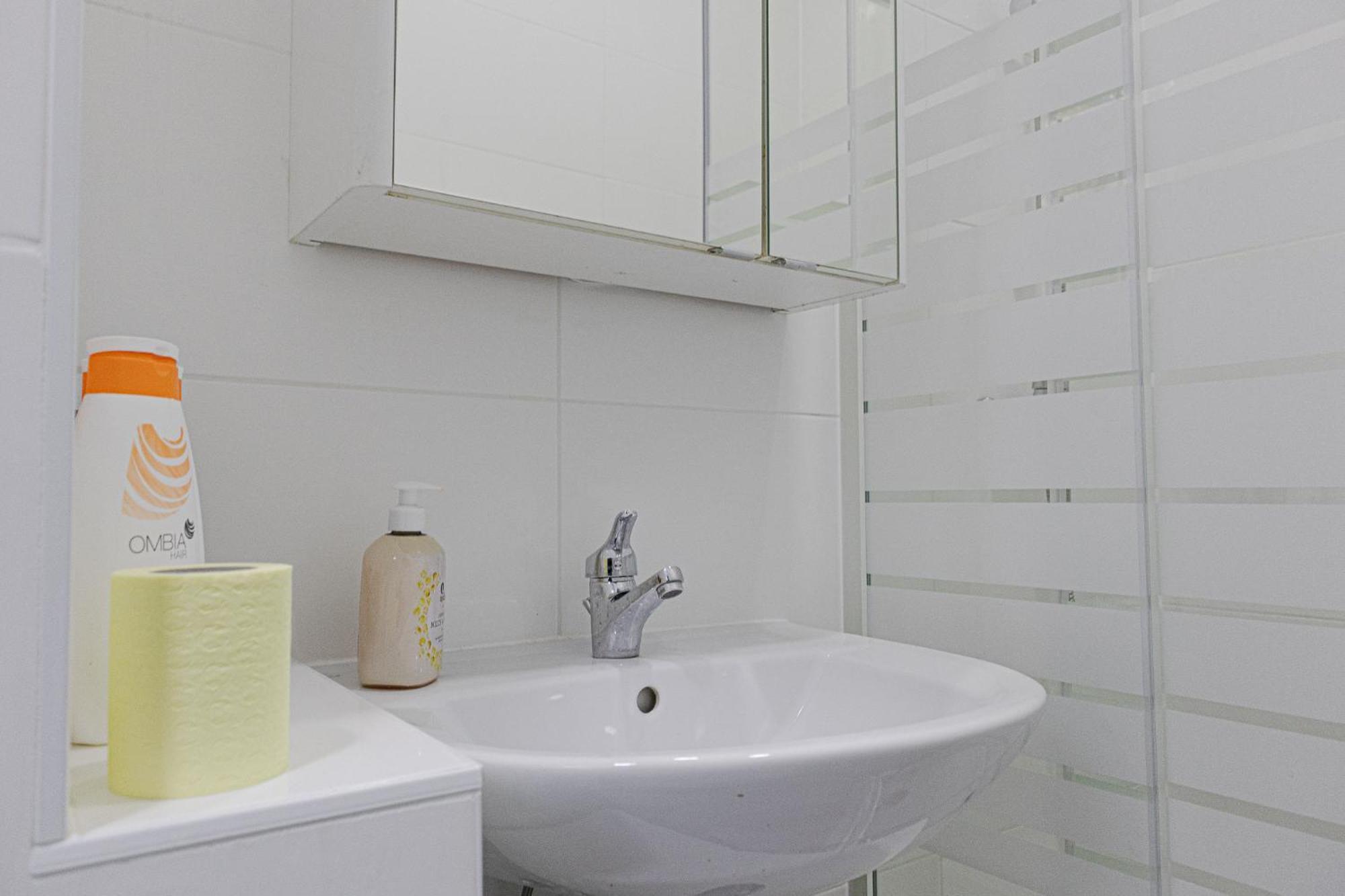 Affordable 5-Br Shared Apartment / Enkplatz U3 Getaway ウィーン エクステリア 写真